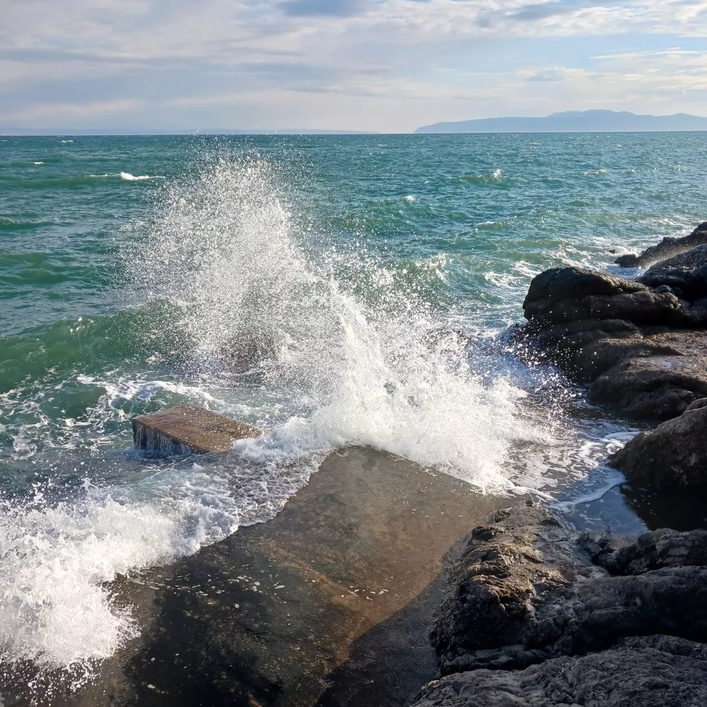 Genießt das kristallklare Wasser in den schönen kleinen Badebuchten entlang des Lungomare bis Lovran